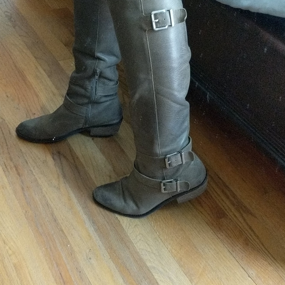 Dolce Vita Stone leather boots. Comes with box.